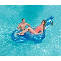 Bestway 41101 Pretty Peacock Schwimmtier 198x164 Cm Zum Aufblasen -Meyer Poolwelt Bestway aufblasbarer Pfau mit Frau im wasser