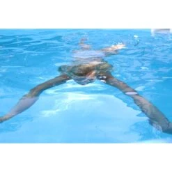 Waterman Stahlwandpool Achtform Exklusiv 525x320x150 Cm, Stahl 0,8 Mm Weiß, Folie 0,6 Mm Blau, Einhängebiese -Meyer Poolwelt Frau unter wasser Stahlwandpool exklusiv 4